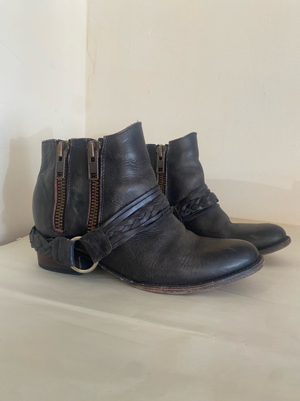 Freebird Clash Leather Braided Ankle Boots with Side Zips size 9 distressed